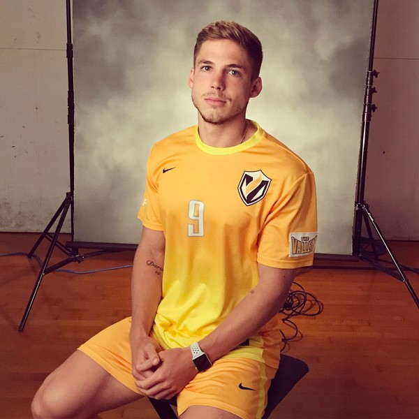 Rumo à MLS, brasileiro se divide entre estudos e treinos e sonha jogar no Fla