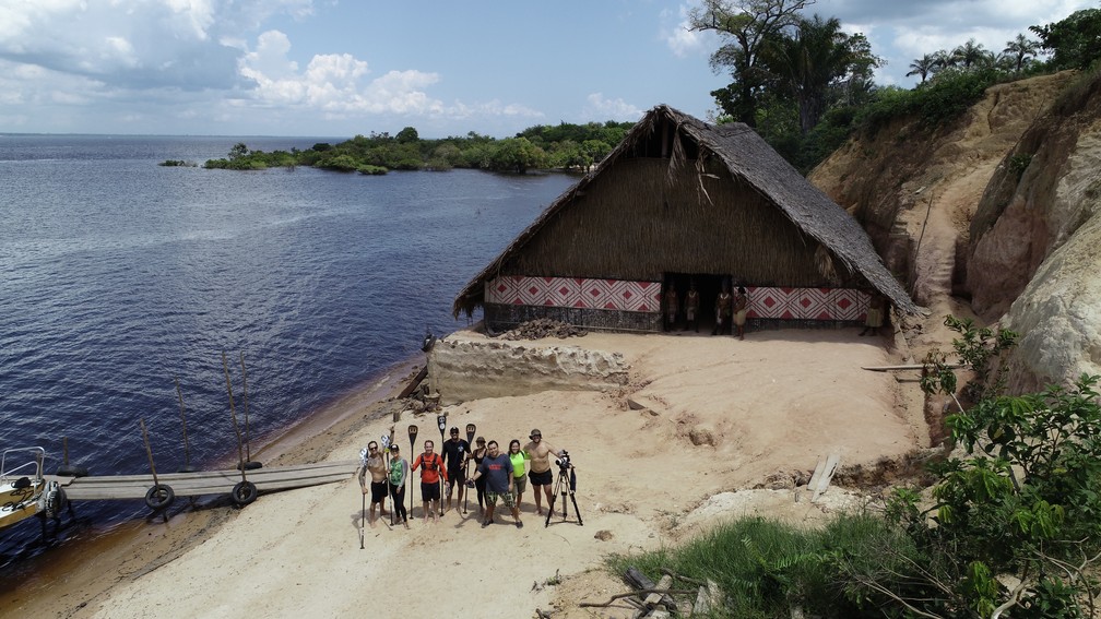 Mais uma parada com direito a foto com os locais â€” Foto: Lucas Munhoz