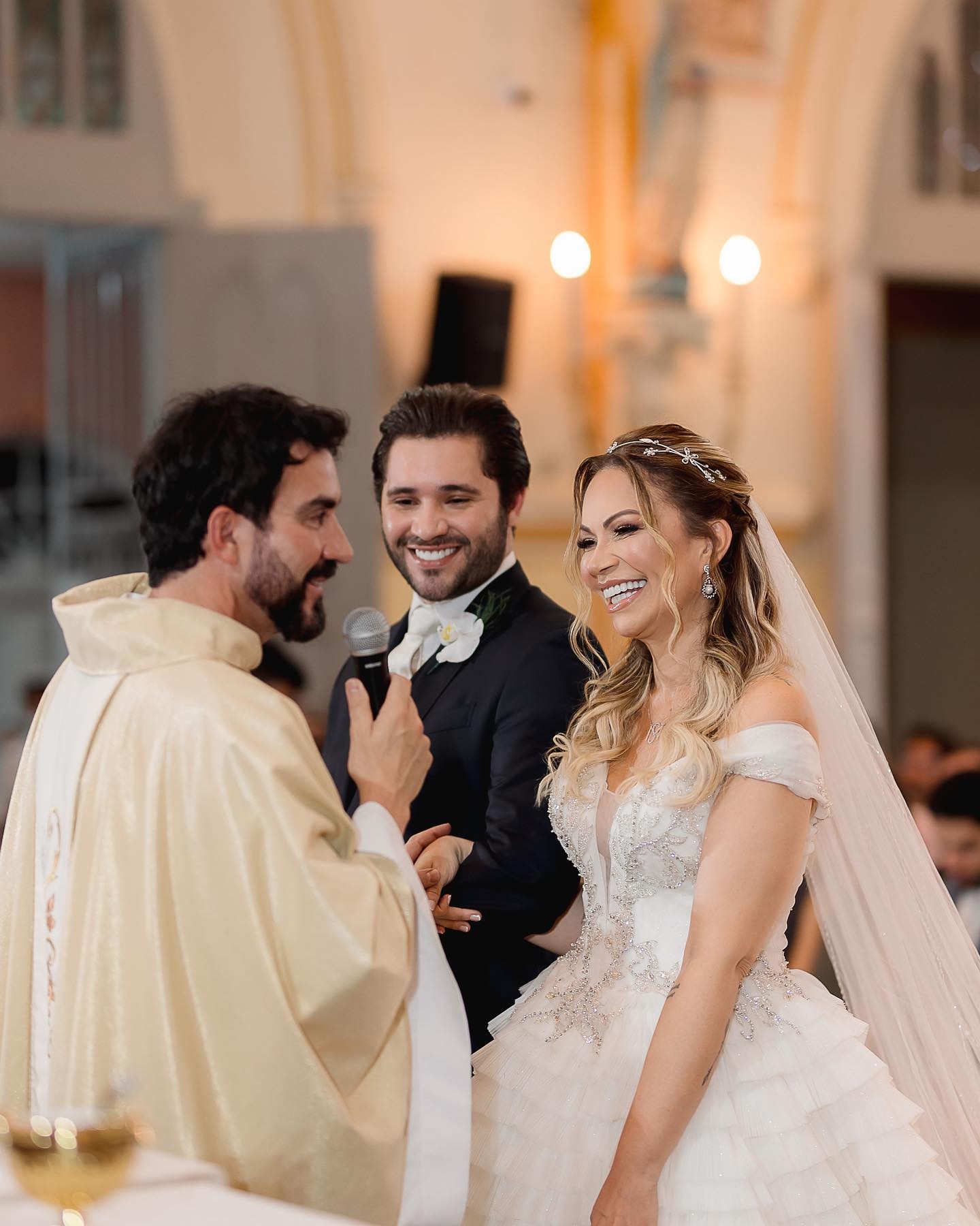 Solange Almeida abre álbum de fotos de fotos de casamento com Monilton Moura (Foto: @bergvianas)
