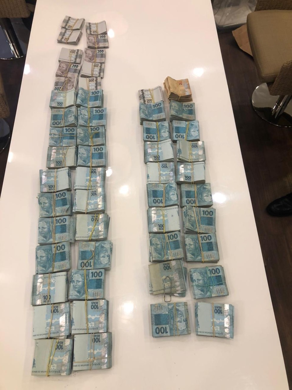 Dinheiro apreendido durante operação— Foto: Divulgação/MP 
