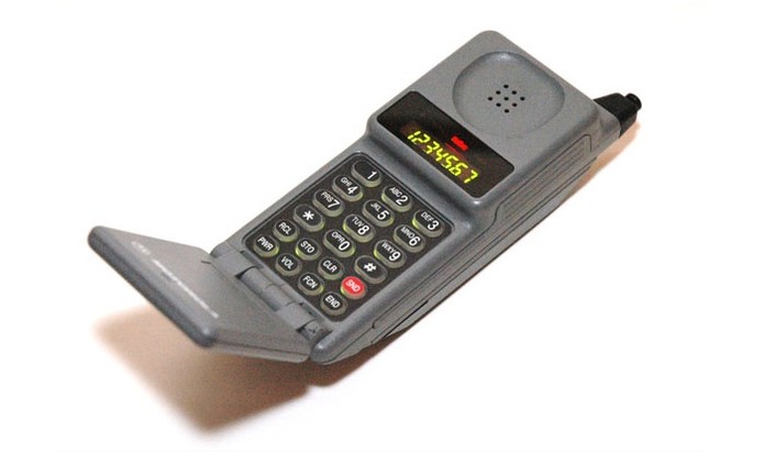 Motorola PT-550 foi o primeiro celular comercializado no Brasil (Foto: Divulga??o)