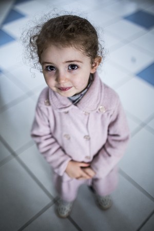 Rama, filha de Huda, de dois anos. Ela quase não se lembra da guerra na Síria (Foto: Guilerme Zauith/Editora Globo)