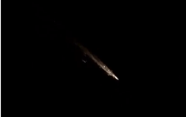 Vídeo divulgado no Twitter seria do satélite Meteor-M 2-1 (Foto: Reprodução/Twitter)