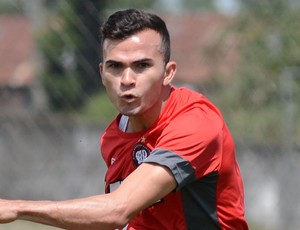 Lucas Fernandes Atlético-PR (Foto: Site oficial do Atlético-PR/Marco Oliveira)