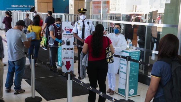 BBC - Governo do Distrito Federal autorizou a abertura de shoppings a partir de 27 de maio, com adoção de medidas de segurança. (Foto: Marcello Casal Jr./Agência Brasil via BBC)