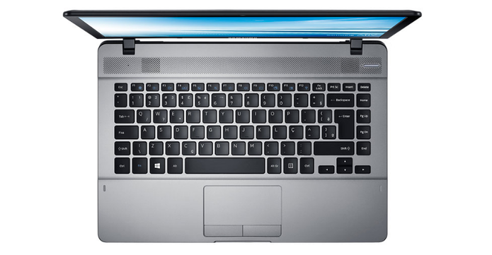 Notebook Essentials E20 tem configurações básicas para usuários (Foto: Divulgação/Samsung)