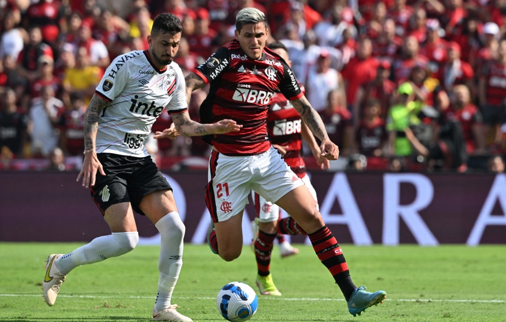 Pedro celebra título da Libertadores pelo Flamengo: "Sonho de criança"