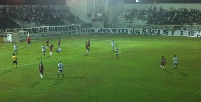 Camisa 5 do Tricordiano marcou o único gol da partida.  (Foto: Patrícia Belo / Globoesporte.com)