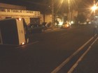 Motorista com sinais de embriaguez capota carro no Centro de Araguari