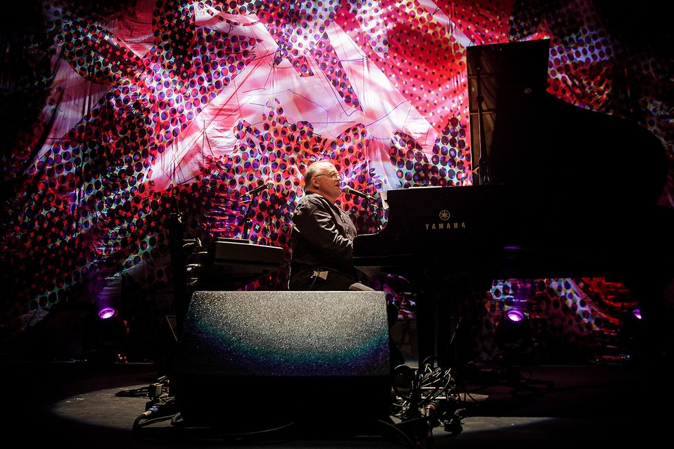 Guilherme Arantes lembrou músicas lançadas nas vozes do MPB4 e Fafá de Belém — Foto: Divulgação Vivo Rio / Ricardo Nunes