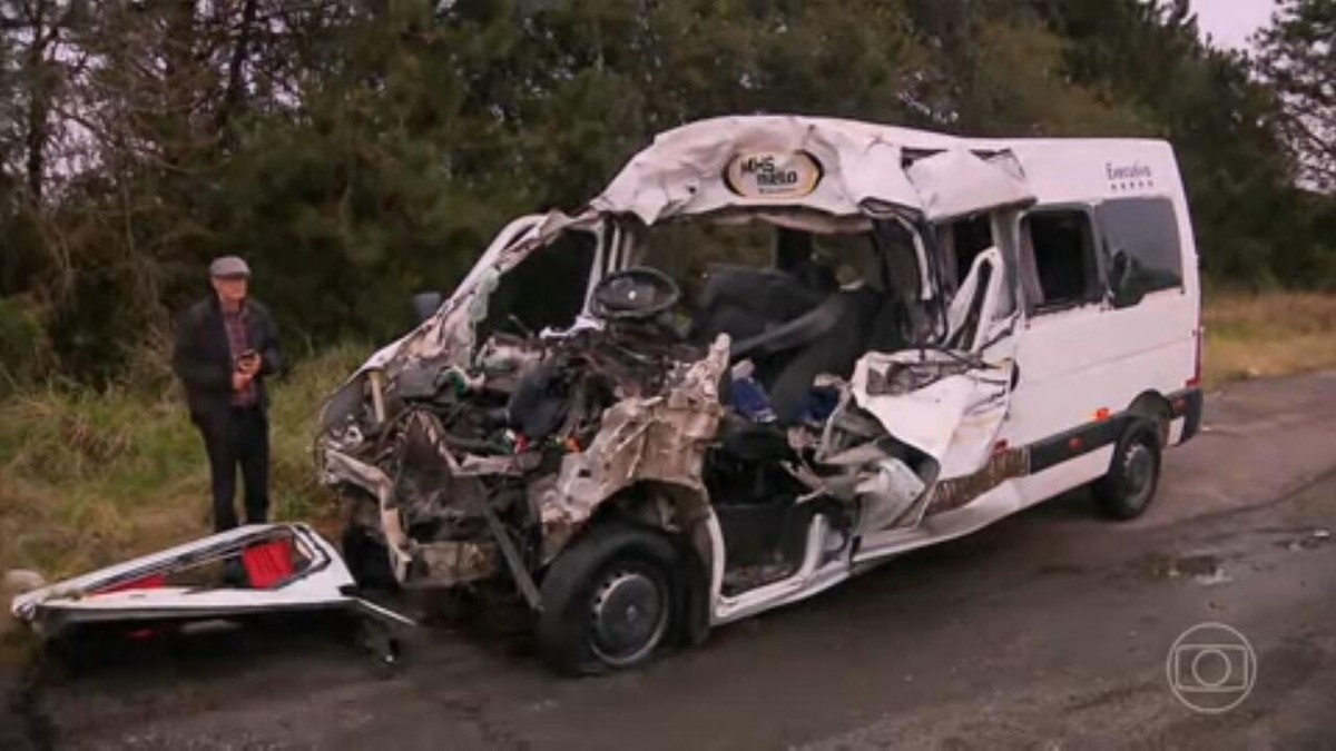 Seis professores e um motorista morrem em acidente no Paraná 