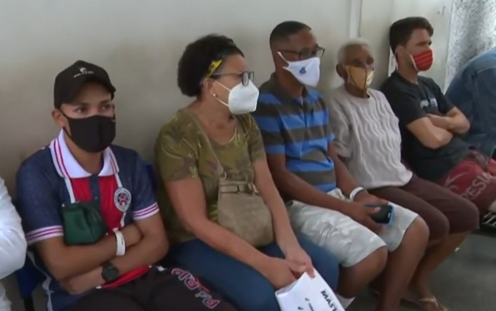 Pacientes relatam espera de mais de 12 horas para atendimento em UPA de Salvador — Foto: Reprodução/TV Bahia