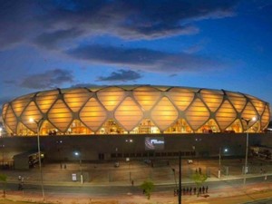 Arena da Amazônia ficará iluminada todas as noites até a Copa   (Foto: Chico Batata)