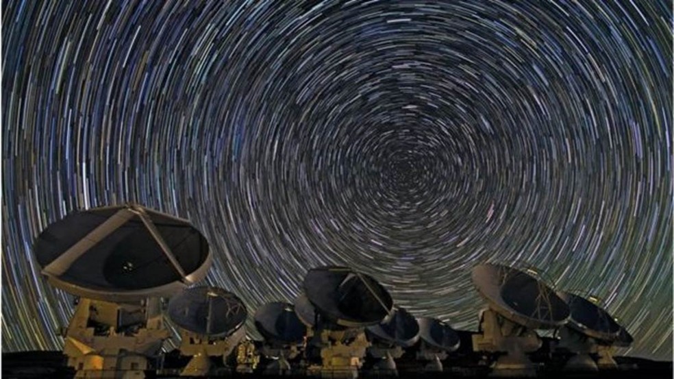 Observatório Alma, no Deserto do Atacama, aumentou capacidade de resolução do 'telescópio virtual'. — Foto: Alma