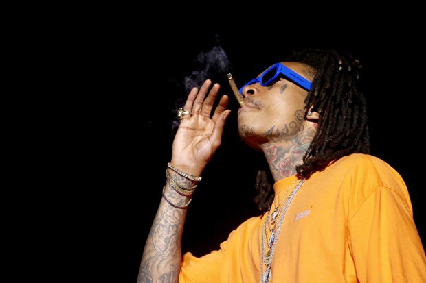  Wiz Khalifa fuma maconha no palco do Lollapalooza Quem 