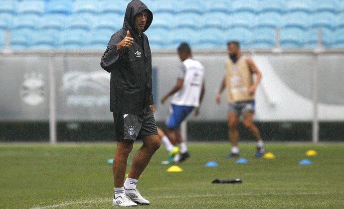 Renato define revezamento de times, mas aguarda resposta dos titulares