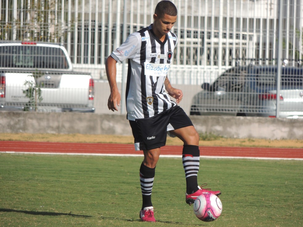 Djavan foi novamente emprestado, dessa vez para o Boa Esporte-MG (Foto: Cisco Nobre/GloboEsporte.com)