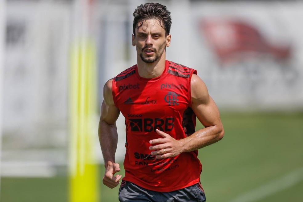 Rodrigo Caio em treinamento no Ninho do Urubu — Foto: Flamengo