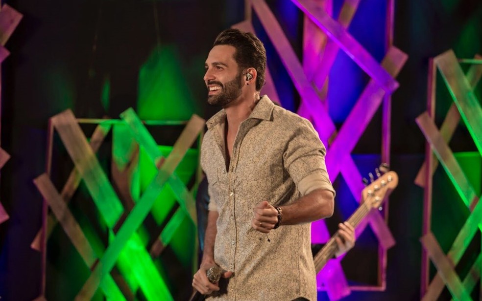 Cantor sertanejo Flavio Otoni gravou DVD em Goiânia com tradução em Libras para homenagear a mãe — Foto: Divulgação