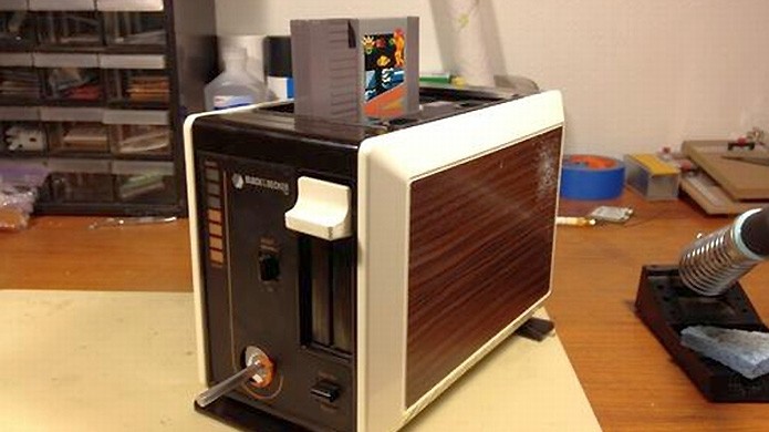 Consoles NES em torradeiras se tornaram uma gambiarra comum (Foto: Reprodução/Damn Geeky)