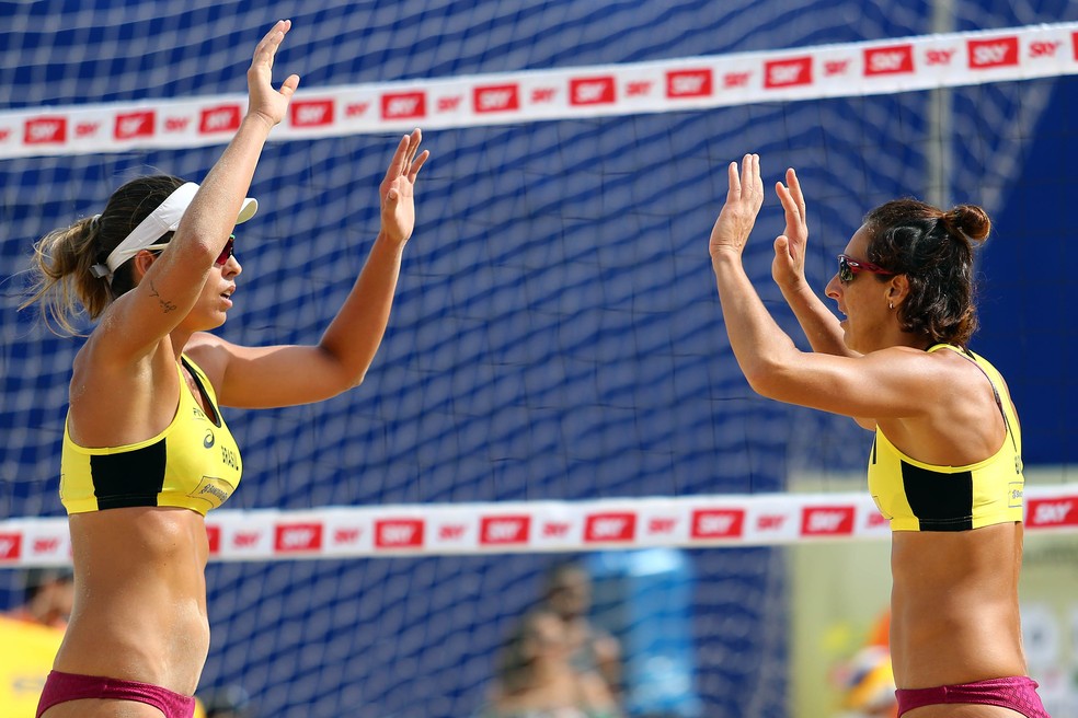 Lili e Josi comemoram em Nantong  (Foto: Divulgação/FIVB)