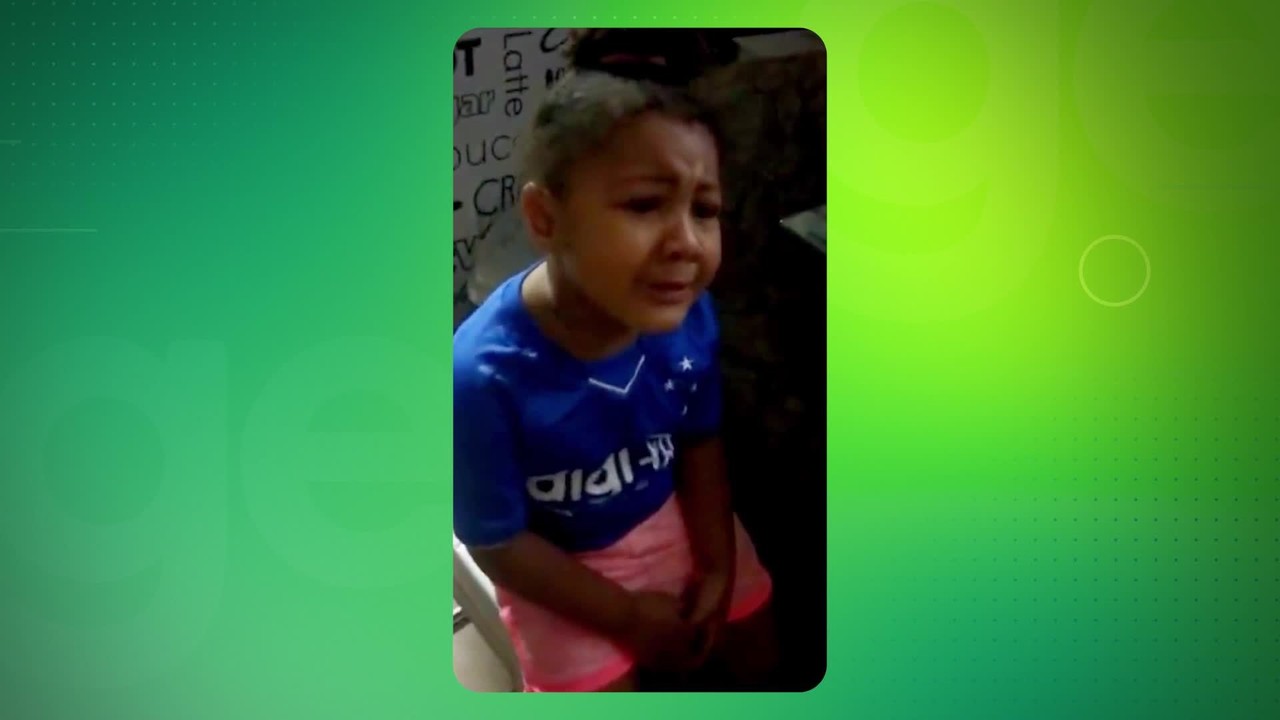 Torcedora mirim do Cruzeiro chora por não ter jogo do time no Mineirão e viraliza