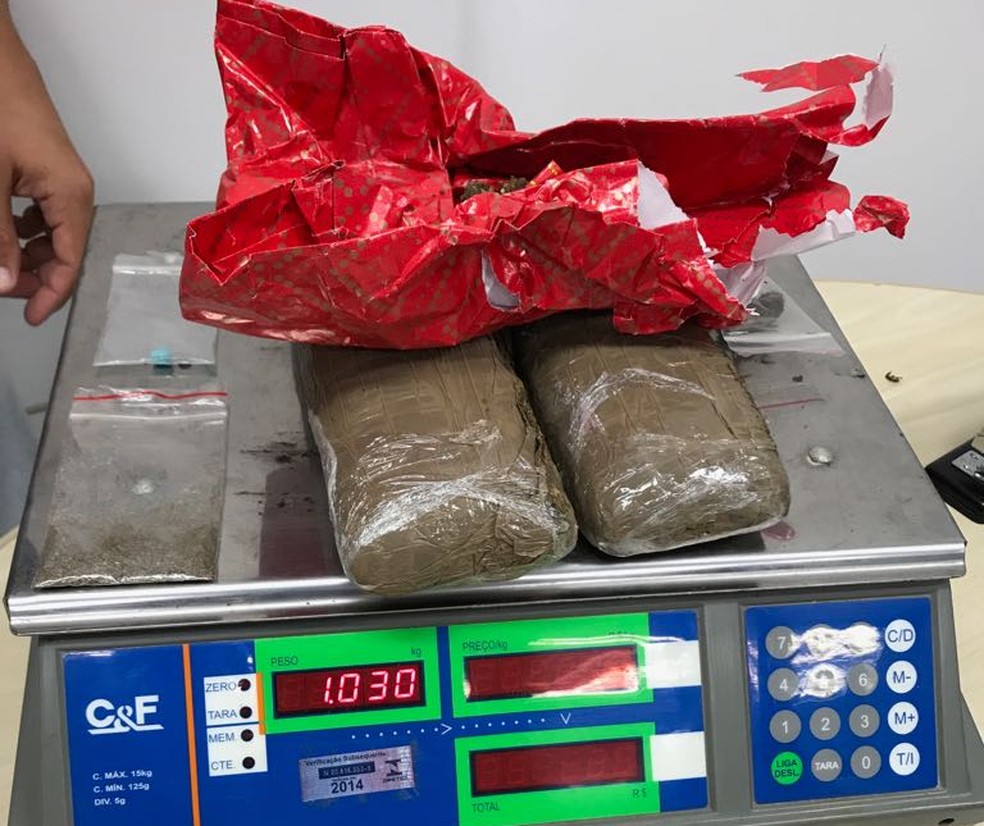 Um quilo de skunk foi apreendido no bairro Aeroporto. Droga veio de Pacaraima (Foto: PF-RR/Divulgação)