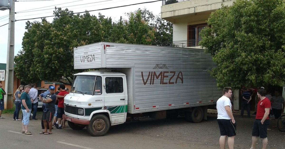 G1 - Sobe para 3 número de mortos após descarga elétrica no RS, diz ...