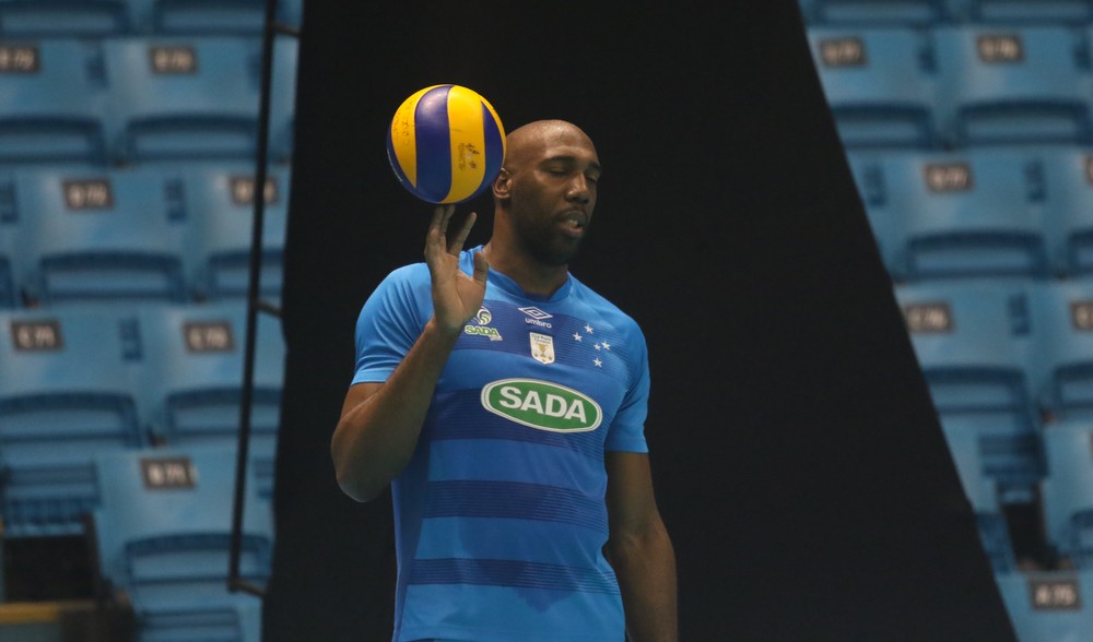 Cruzeiro rebate Simón, após central alegar atraso de salários