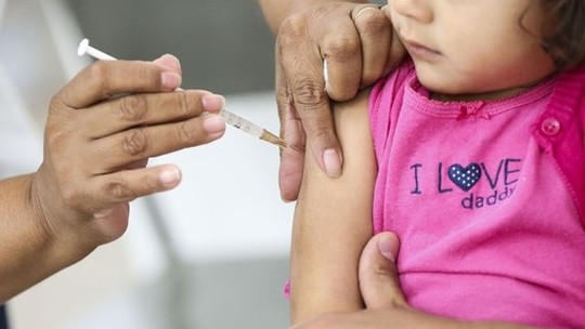 FDA aprova vacinas bivalentes contra a covid-19 para crianças até 6 meses