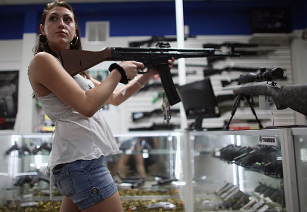 Venda de armas durante a Black Friday nos Estados Unidos: recorde de pedidos após criação do sistema de monitoramento (Foto: Getty Images)