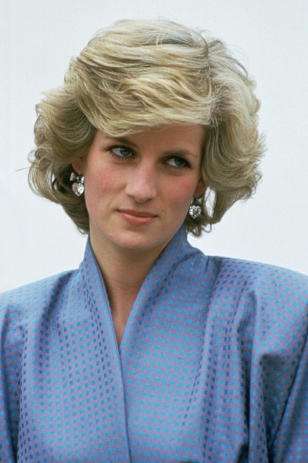 ITALY - APRIL 22:  Diana, Princess Of Wales, Wearing A Silk Suit Designed By Fashion Designer Bruce Oldfield, During An Official Overseas Visit. Diana's Crystal Heart Earrings Are By Jewellers Butler And Wilson.  (Photo by Tim Graham Photo Library via Get (Foto: Tim Graham Photo Library via Get)