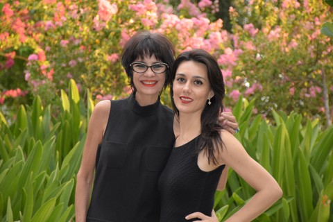 Elza e Julia Barroso comandam a Face It, uma marca de batons veganos. Desde 2017, a dupla está à frente da empresa e já vendeu mais de 25 mil batons. 