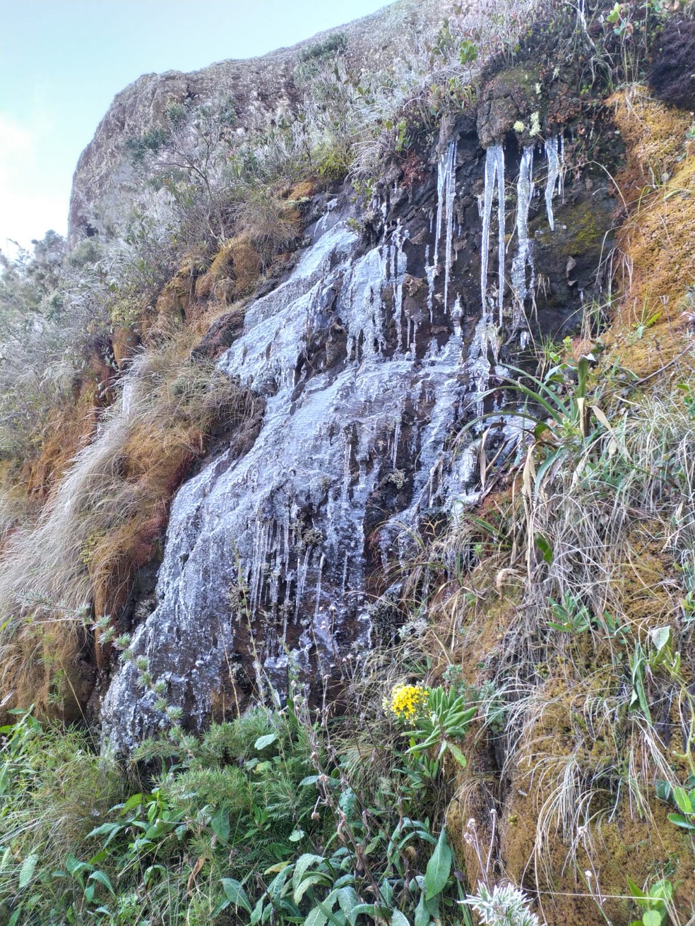 Estalactites se formam em montanhas do Parque Nacional de Itatiaia, no Sul Fluminense — Foto: Foto: Demilson Rodrigues - Funcionário do PNI