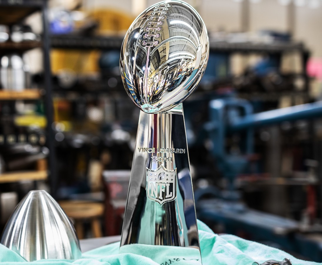 Troféu Vince Lombardi, do Super Bowl, produzido pela Tiffany & Co. (Foto: Divulgação/Tiffany & Co.)