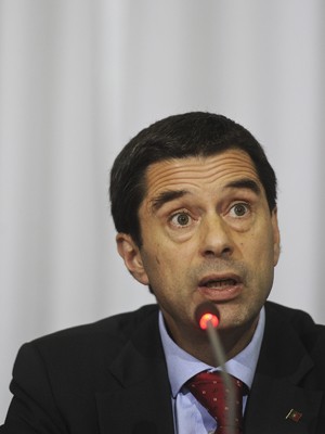 Ministro das Finanças de Portugal, Vitor Gaspar, participa de coletiva de imprensa sobre anúncio de novas medidas de austeridade (Foto: AFP)