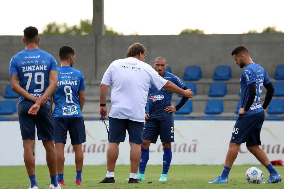 Guto Ferreira volta a contar com Nino Paraíba e Matheus Bahia — Foto: Felipe Oliveira / EC Bahia / Divulgação