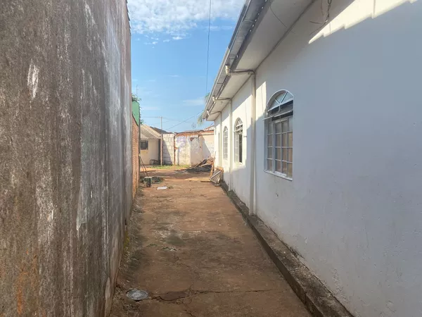Casa no Bairro Tibery onde funcionava uma das clínicas clandestinas em Uberlândia — Foto: Loise Monteiro/g1