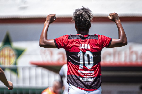Com a camisa 10, Duda, que brilhou no São Paulo nas últimas temporadas, é o grande reforço do Mengão para o Brasileirão Feminino. (Foto: Paula Reis / Flamengo)