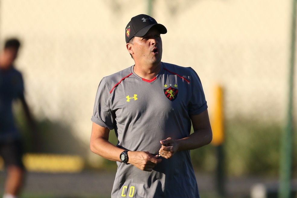 Claudinei Oliveira: "Eu fico feliz pelo apoio que a diretoria me deu (apÃ³s o jogo contra o Flamengo)" (Foto: Aldo Carneiro/ Pernambuco Press)