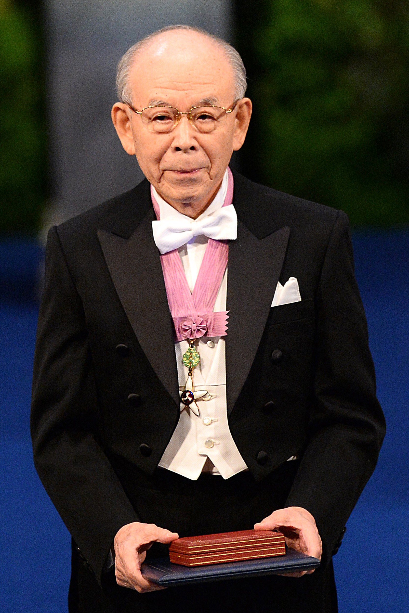 Morre cientista japonês vencedor do prêmio Nobel pela criação da luz de LED thumbnail