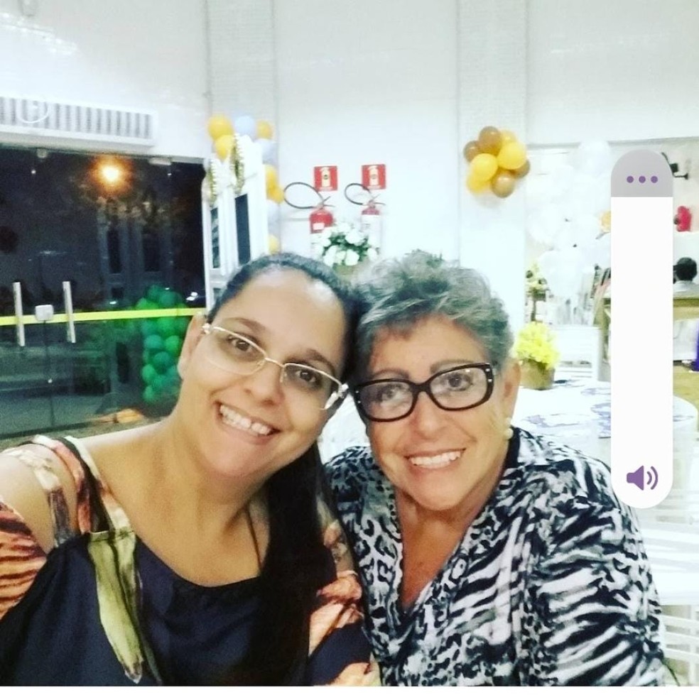 A professora Adriana Avanci e a mãe, a aposentada Maria das Graças — Foto: Reprodução