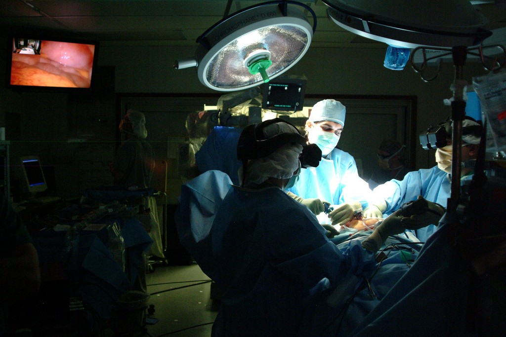 cirurgia (Foto: Flickr/Army Medicine)
