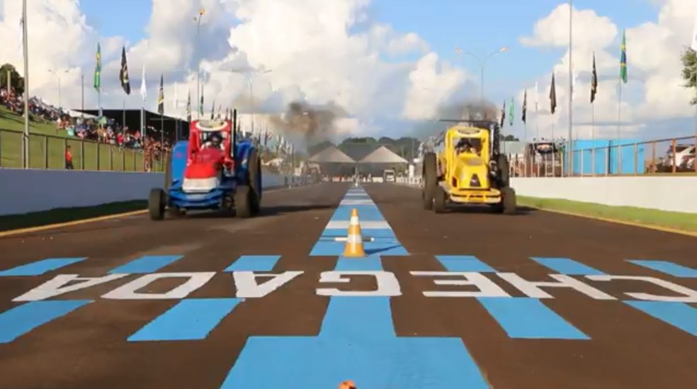 Em uma pista de 200 metros, tratores atingem até 140 quilômetros por hora — Foto: Reprodução/RPC