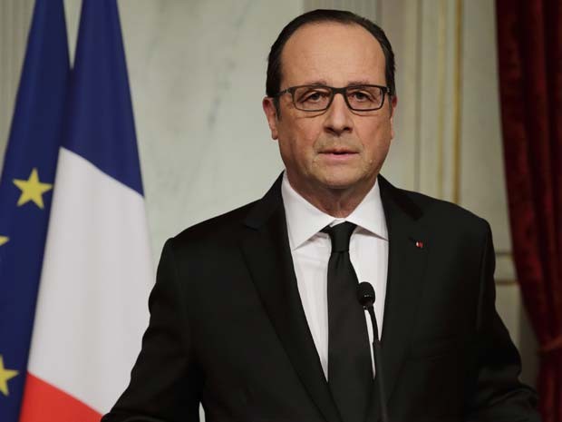 O presidente francês Francois Hollande faz pronunciamento nacional após o atentado à revista 'Charlie Hebdo' nesta quarta-feira (7) em Paris (Foto: Reuters/Philippe Wojazer)