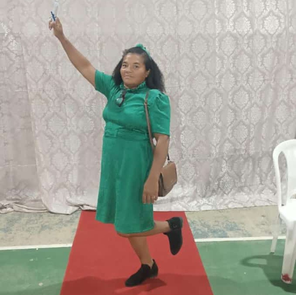 Terezinha, como é conhecida, se formou no ensino médio por meio da Educação de Jovens e Adultos (EJA) — Foto: Arquivo pessoal