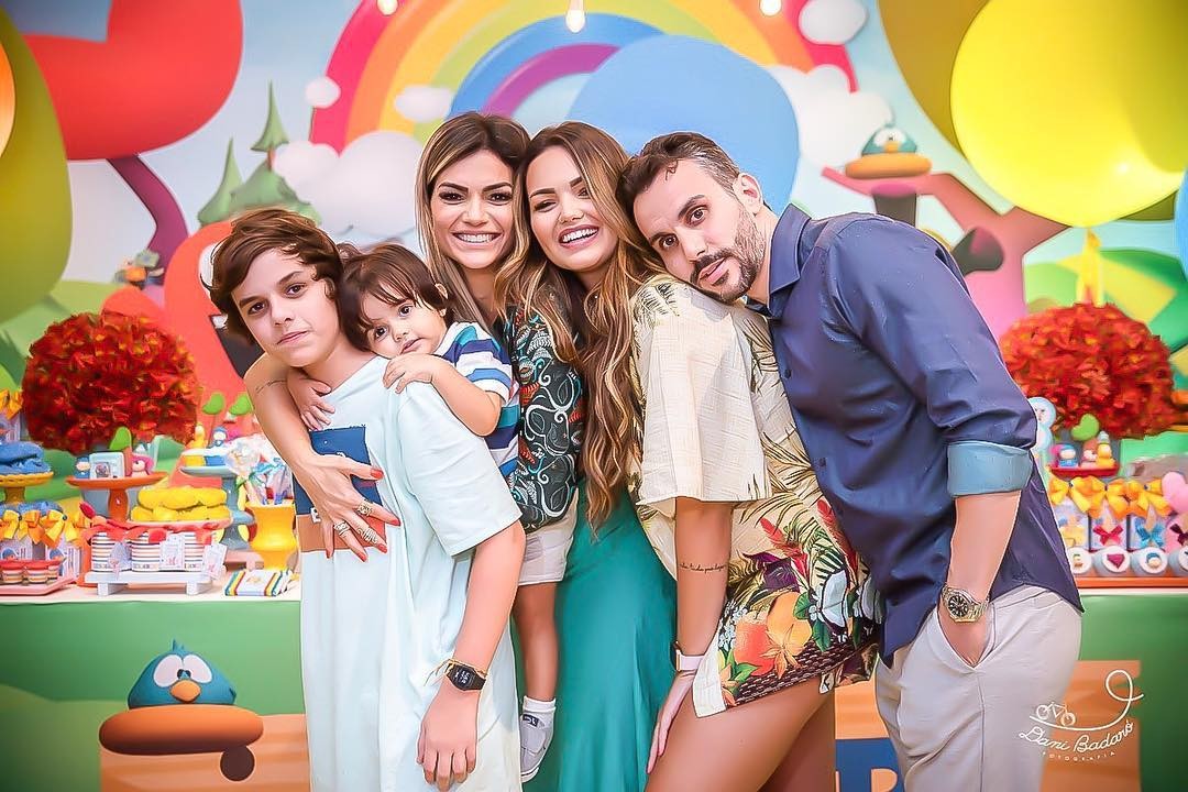 Kelly Key com o marido, Mico Freitas, e os filhos, Suzanna, Jaime e Artur (Foto: Reprodução Instagram)