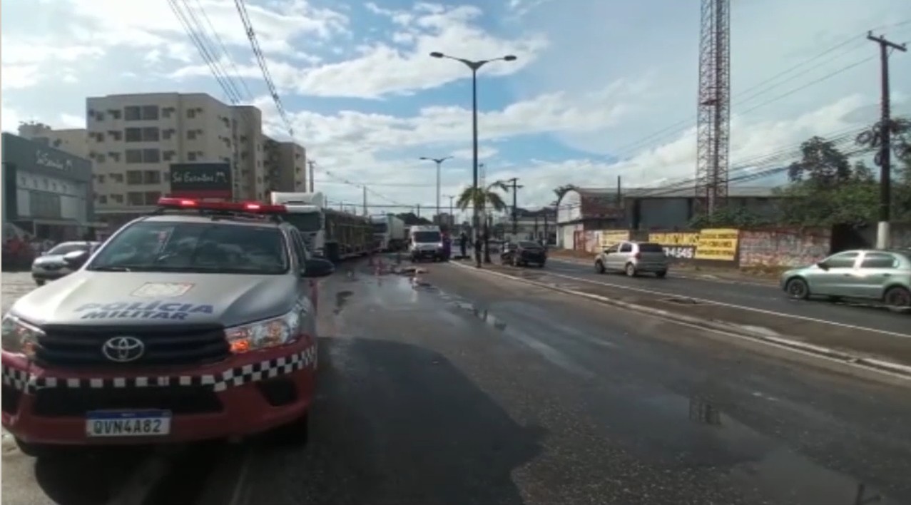 Mulher morre após colisão com ônibus em Ananindeua, no Pará; veja vídeo