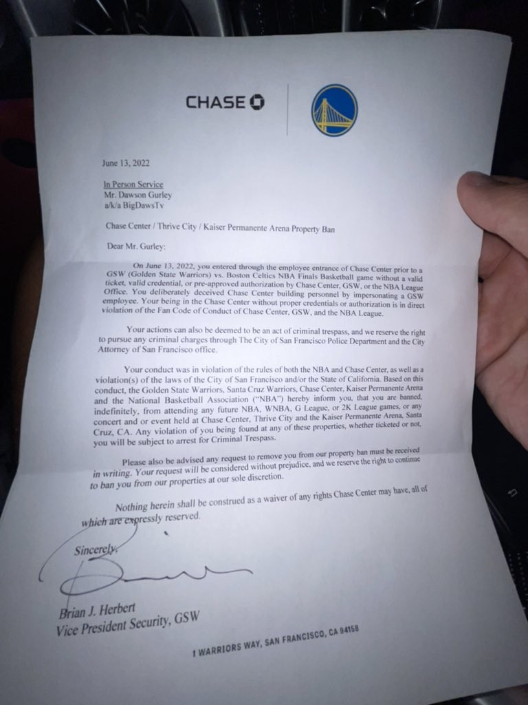 A carta e banimento enviada a Dawson Gurley pelos responsáveis pela arena do Golden State Warriors (Foto: Reprodução)