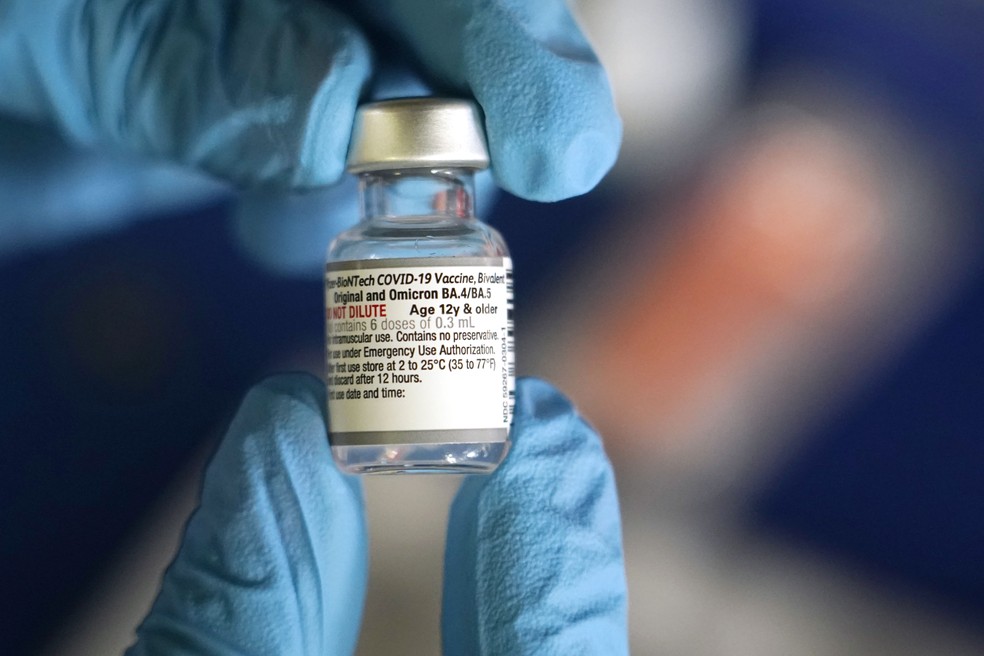 Vacina bivalente da Pfizer — Foto: Rogelio V. Solis/AP Photo